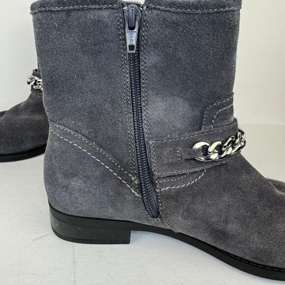 VIONIC | Gray Crescent Suede Chain & Buckle Orthotic Ankle Boot | Women's 6.5 - Picture 10 of 10